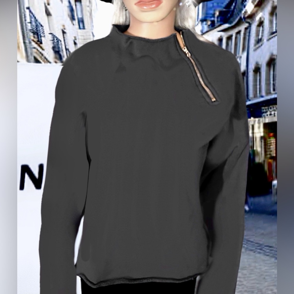 LIME &VINE Women’s Gray Sweatshirt